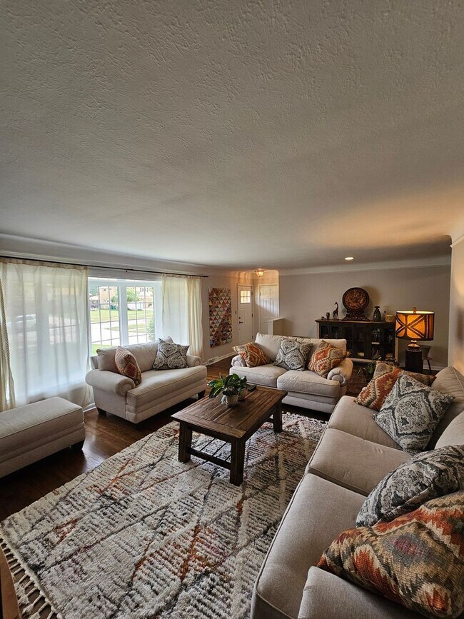 Building Photo - 5648 Beacon Hill Dr