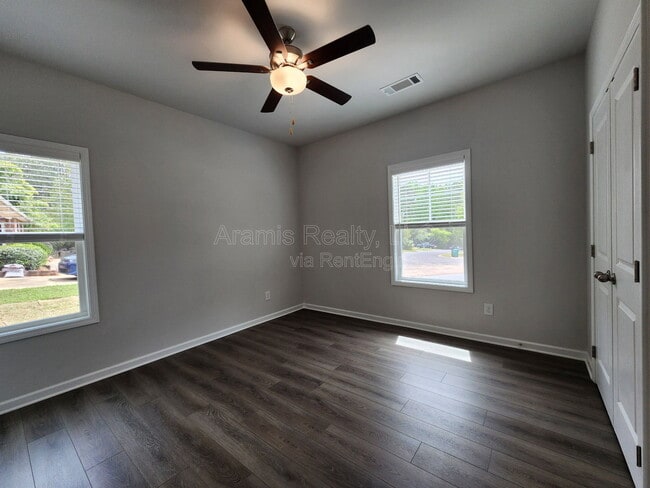 Building Photo - 5265 Wexford Ln