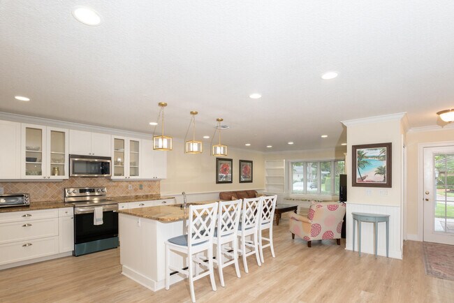 Building Photo - 2918 SE Fairway W