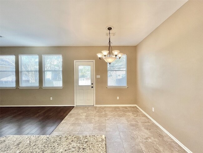 Building Photo - 19 Blue Creek Pl