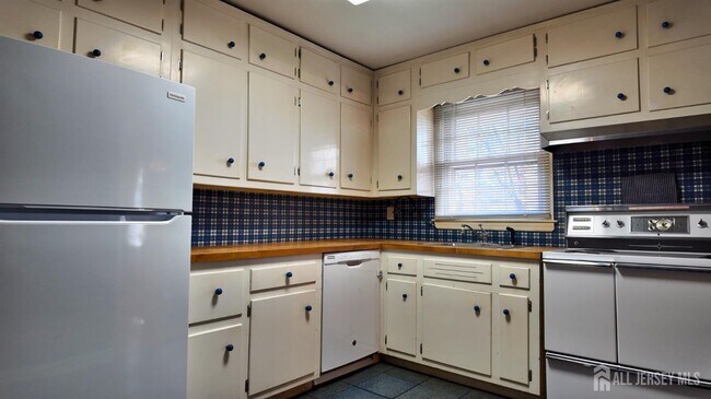 Building Photo - 221 Wyckoff Ave