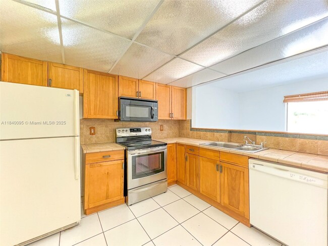 Building Photo - 5235 SW 40th Ave
