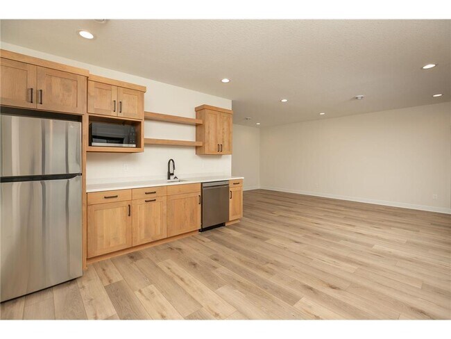 Building Photo - 301 Somerby Pkwy NE