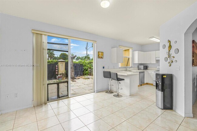 Building Photo - 755 E Mowry Ct