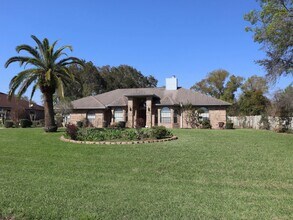 Building Photo - Beautiful Brick Home in Crystal Lakes Estate Call Carole Arcaro 386-216-4900 Deltona Lakes Realty