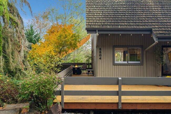 Building Photo - 5504 NE 190th St