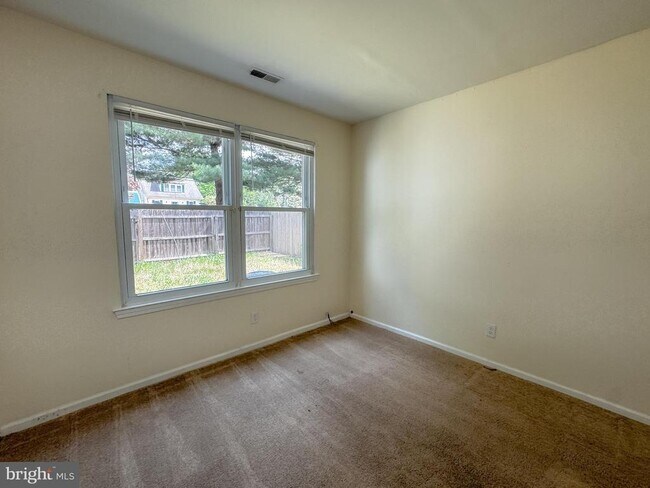 Building Photo - 38 Hopewell Ln