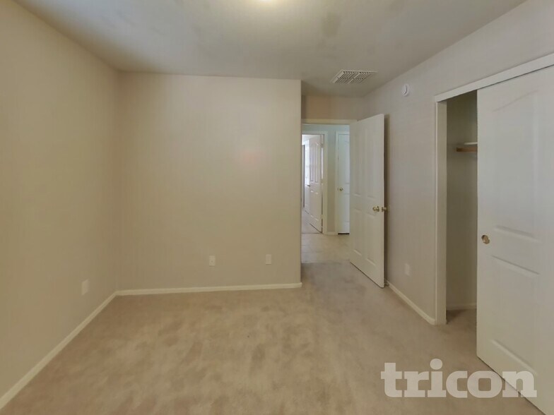 Building Photo - 2013 W Allens Peak Dr