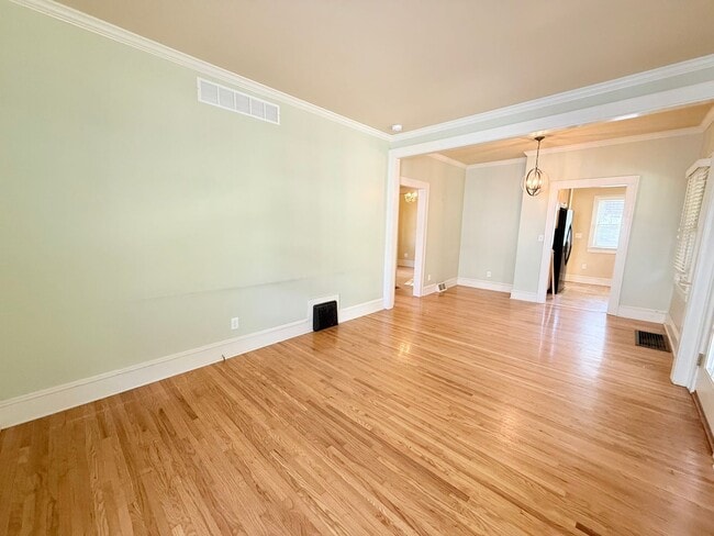 Building Photo - Beautifully updated 2 bed/2 bath in Bloomi...