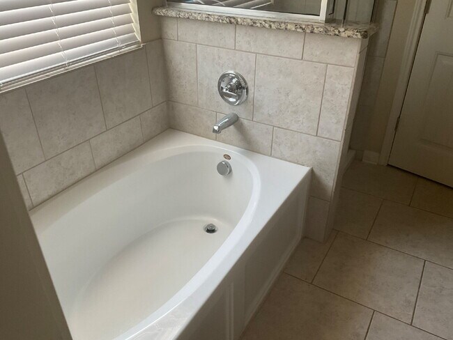 Building Photo - Beautiful 3/2 in a Gated Community at Marb...