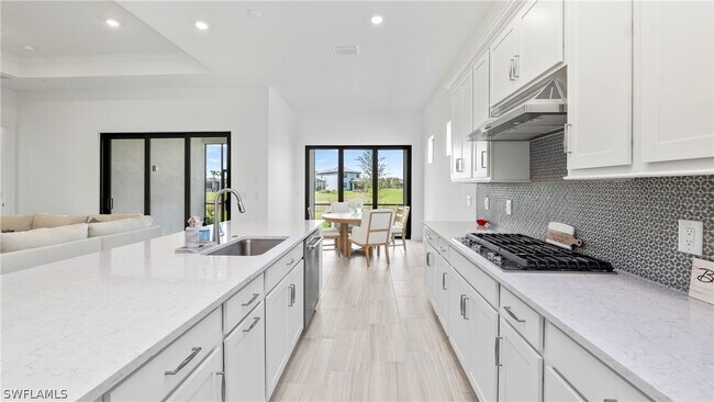 Building Photo - 1905 Fresno Ave