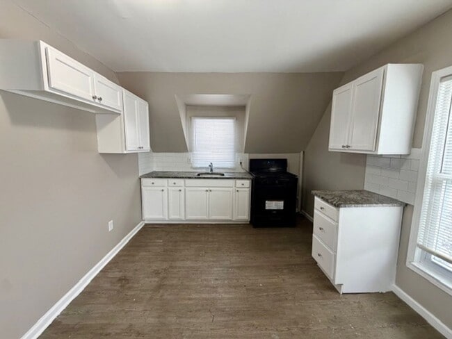 Building Photo - 97 Fairgrove St