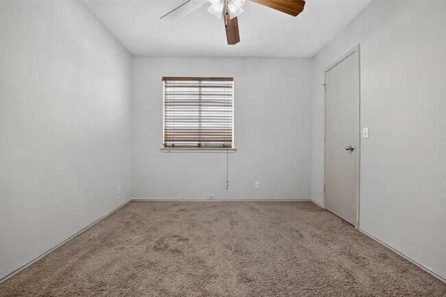 Building Photo - 2412 Kale Dr