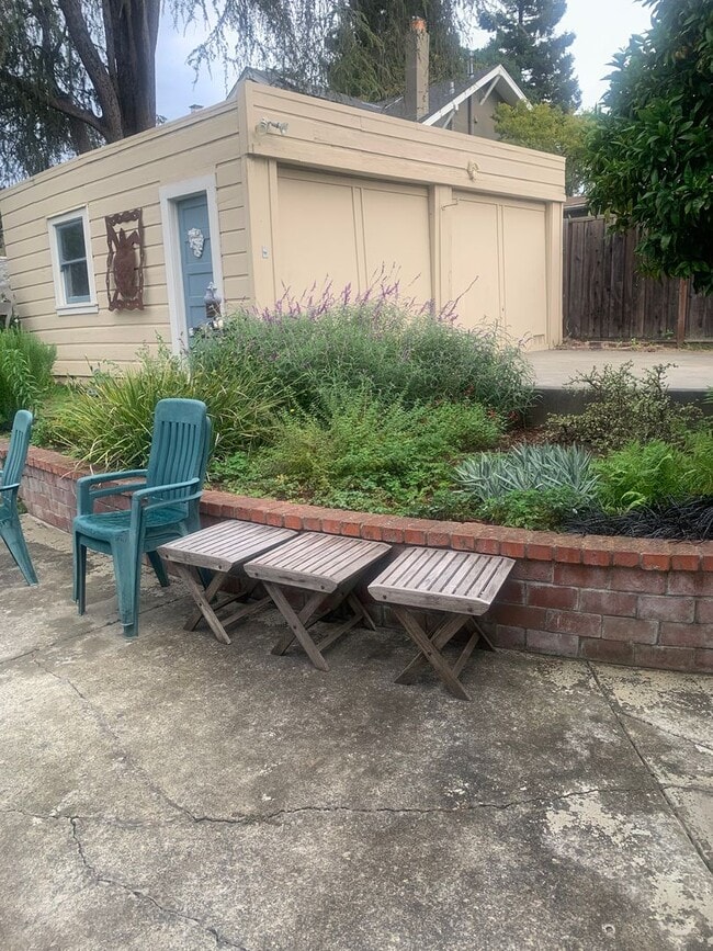 Building Photo - stirtz