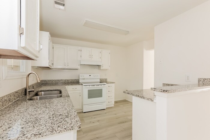 Building Photo - 5707 Wells Cir