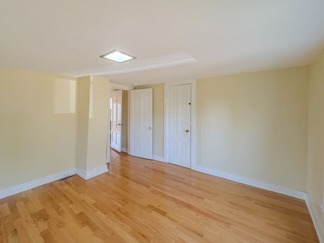 Building Photo - Spacious Renovated Colonial on The Lebanon Green