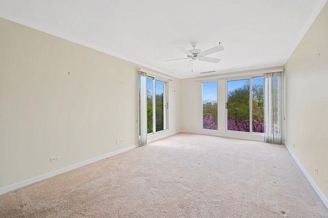 Building Photo - "Charming 2-Bed, 2-Bath Retreat in Northfield's Arbor Lane Oasis!"