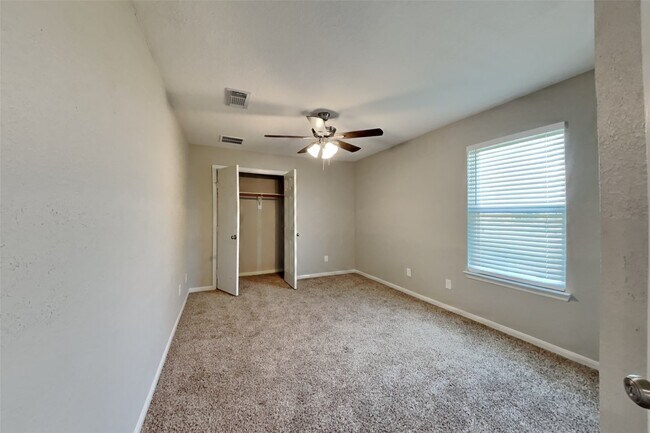 Building Photo - 17919 Royal Gate Ln