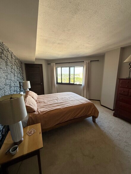 Building Photo - 1633 N Prospect Ave