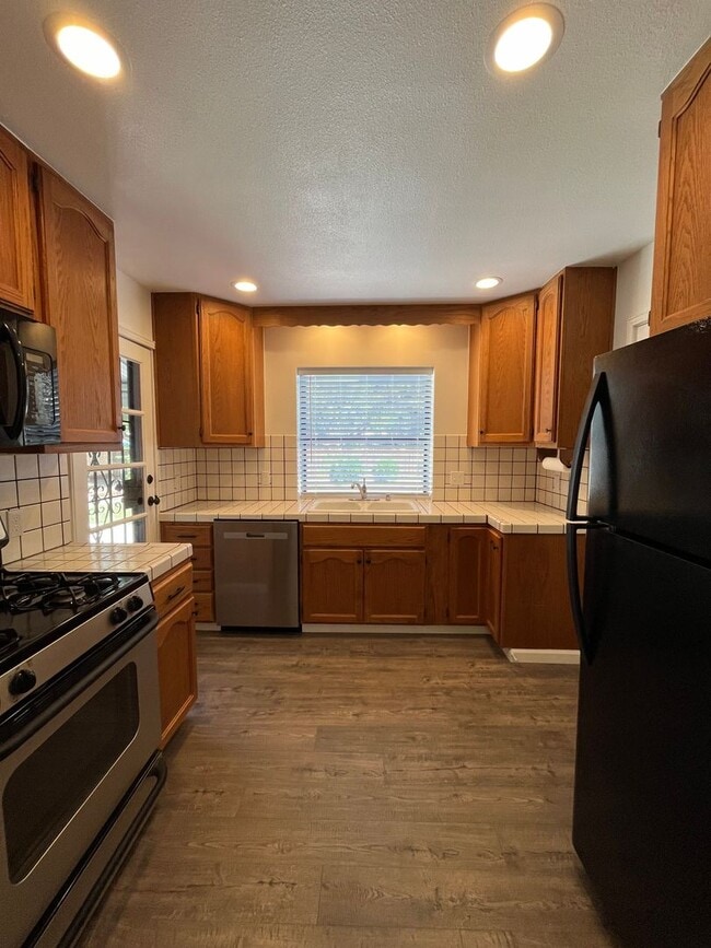 Building Photo - Spacious 3 bed 1bath home available in Ard...