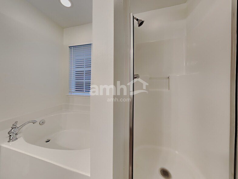 Building Photo - 8970 N Red Maple Cir