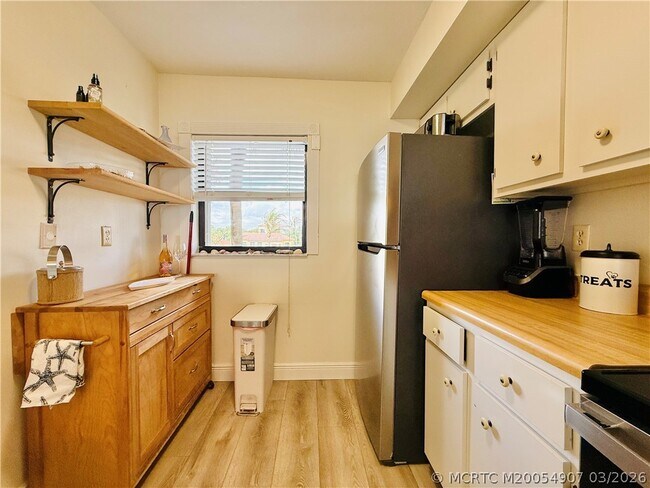 Building Photo - 7410 S Ocean Dr