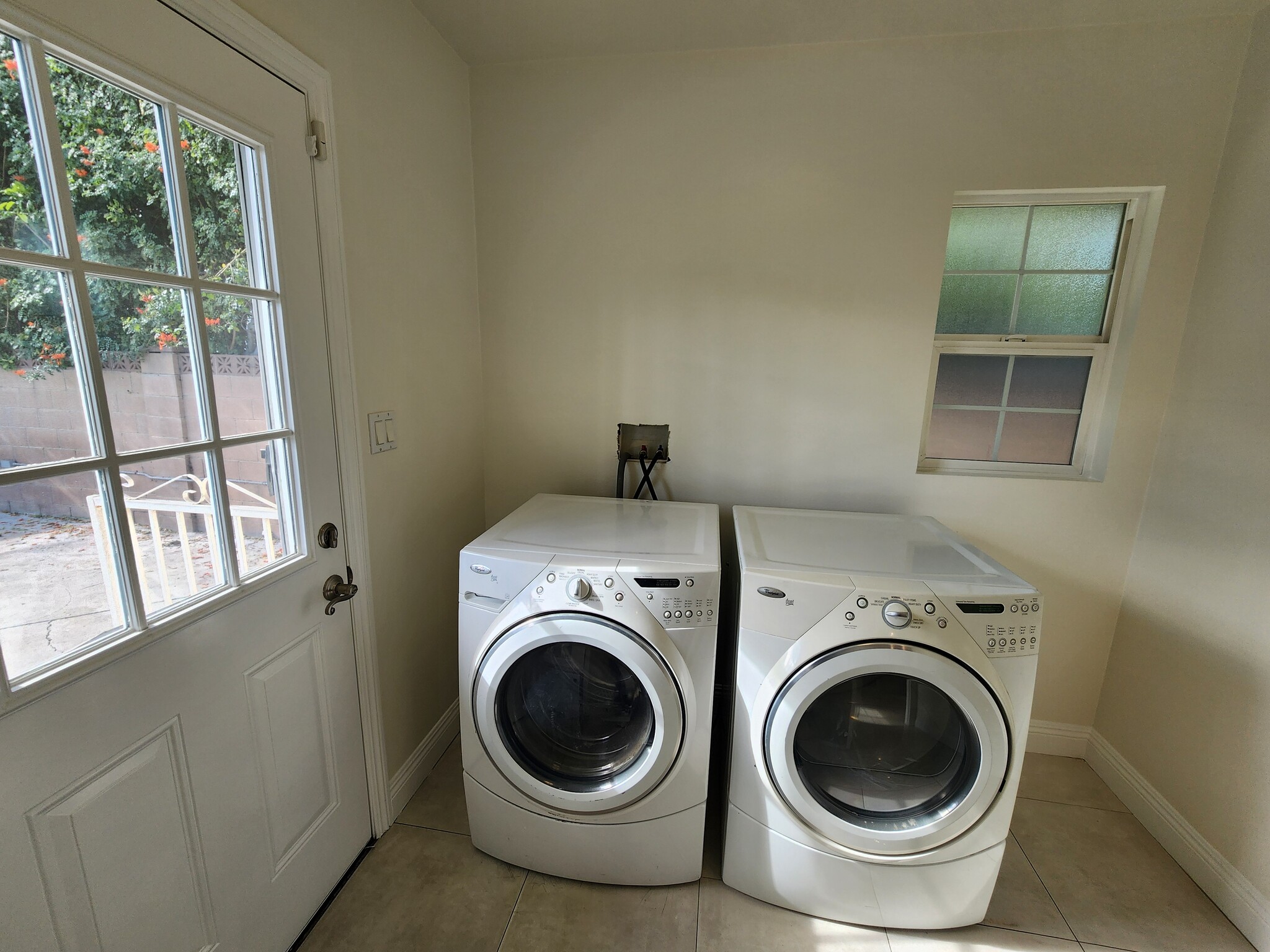 Building Photo - 13132 Hartland St