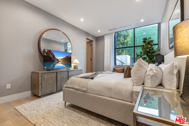 Building Photo - 1033 Somera Rd