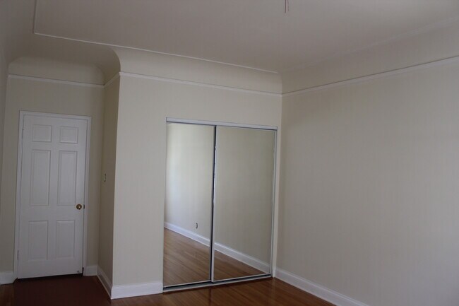 Building Photo - 9945 Robbins Dr