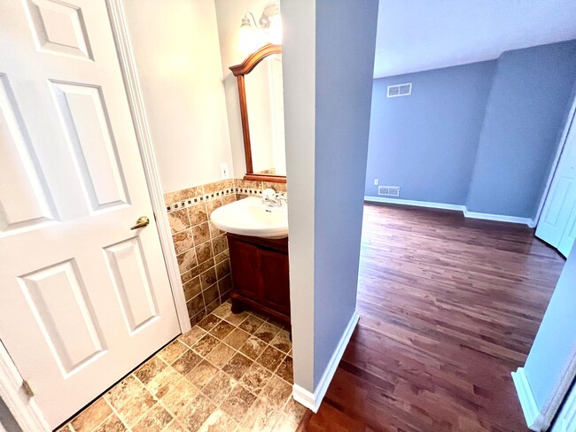 Building Photo - Sewickley Heights - Gorgeous Townhouse - 3 Bedroom 2 Bathroom - Swimming Pool and Tennis Courts