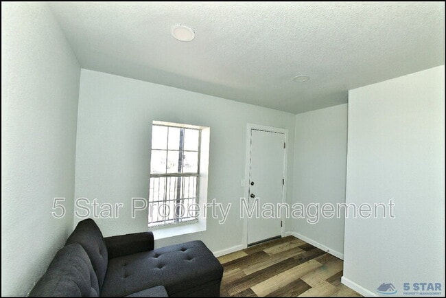 Building Photo - 6806 Alameda Ave
