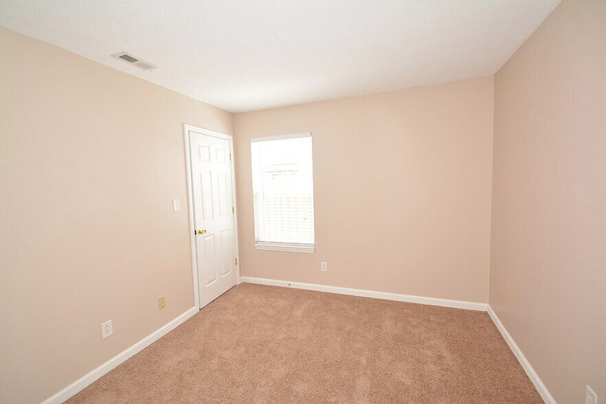 Building Photo - 1334 Fall Ridge Dr
