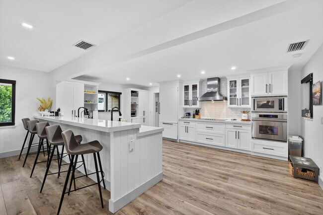 Building Photo - 12 Leeward Cir