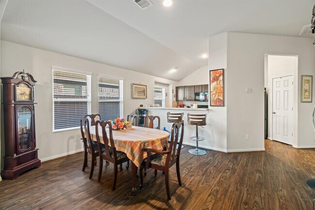 Building Photo - 15111 Longleaf Frst Dr