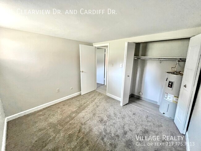 Building Photo - 81 W Clearview Dr