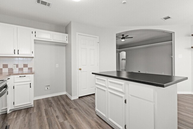 Building Photo - 4305 Maggie Dr