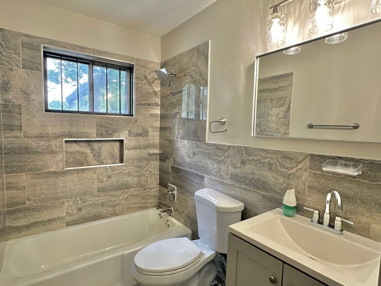 Building Photo - 4167 Cochese Rd