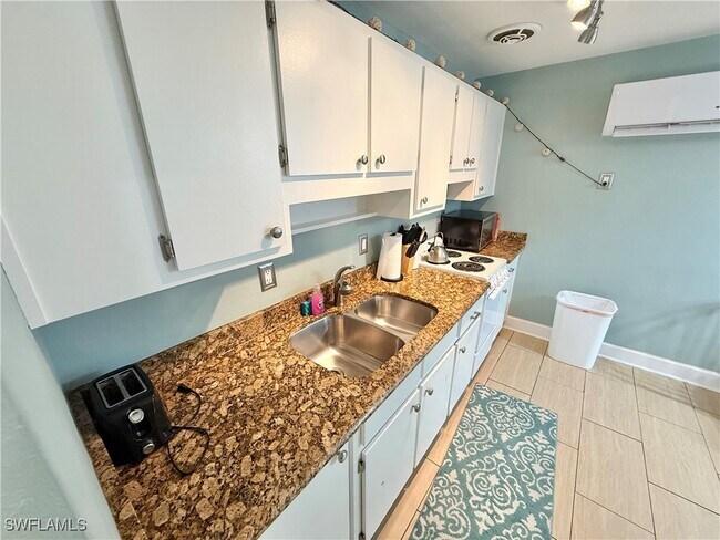 Building Photo - 1730 Bikini Ct