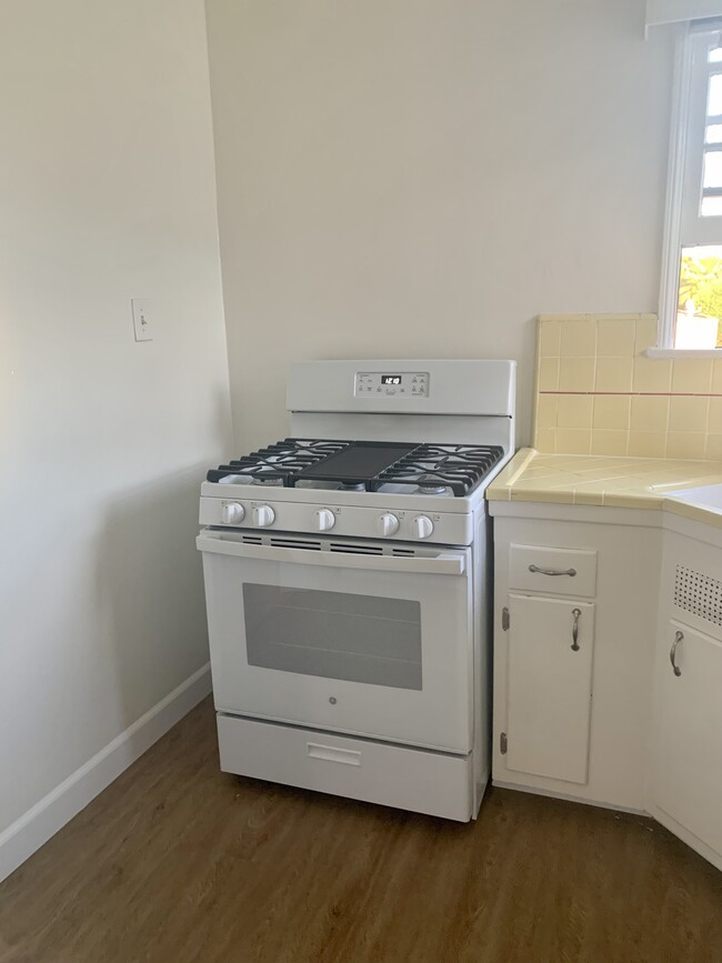 Kitchen - 1134 W 85th St