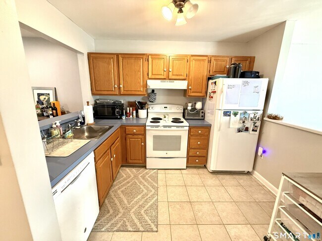 Building Photo - 204 Country Club Ct