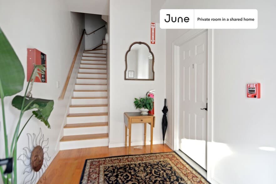 Building Photo - Room in Shared 4 bed/2 bath home in Roxbury