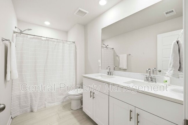 Building Photo - 320 Lavinia Cir