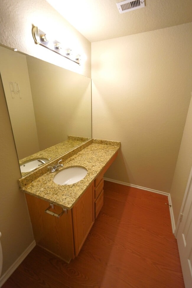 Building Photo - 2 Story Home Available in Cibolo! Realtor commission: $500