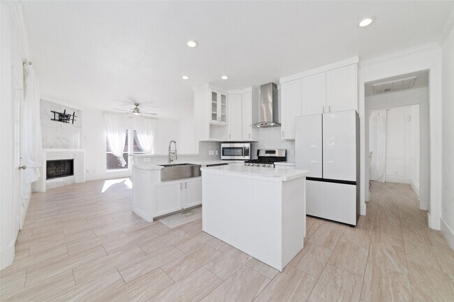 Building Photo - 5214 Bay Pines Dr