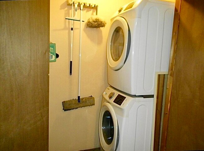 Building Photo - 8707 Private Rd 7355