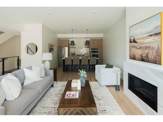 Building Photo - 10 West Dr