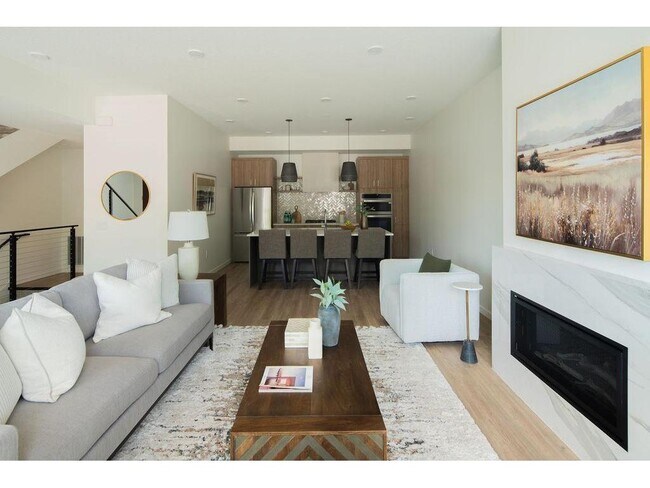 Building Photo - 122 West Dr