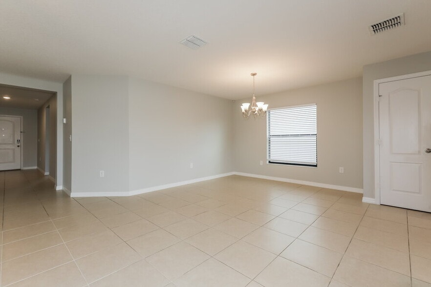 Building Photo - 1714 Chatham Green Cir