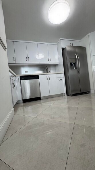 Building Photo - 825 Brickell Bay Dr