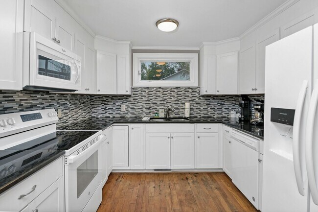 Building Photo - Walkable State Street Gem in the Heart of West Columbia